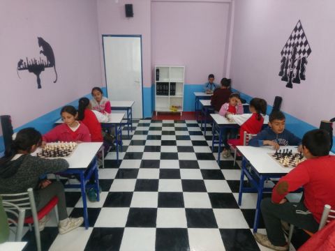 700. Yıl Rüstemgedik İlkokulu Öğrencileri Satranç Odalarının Heyecanını Yaşıyor
